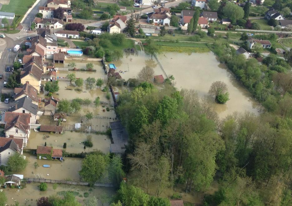 Crue de l'Armançon, en mai 2013, à Migennes, rue Victor Hugo, dans l'Yonne